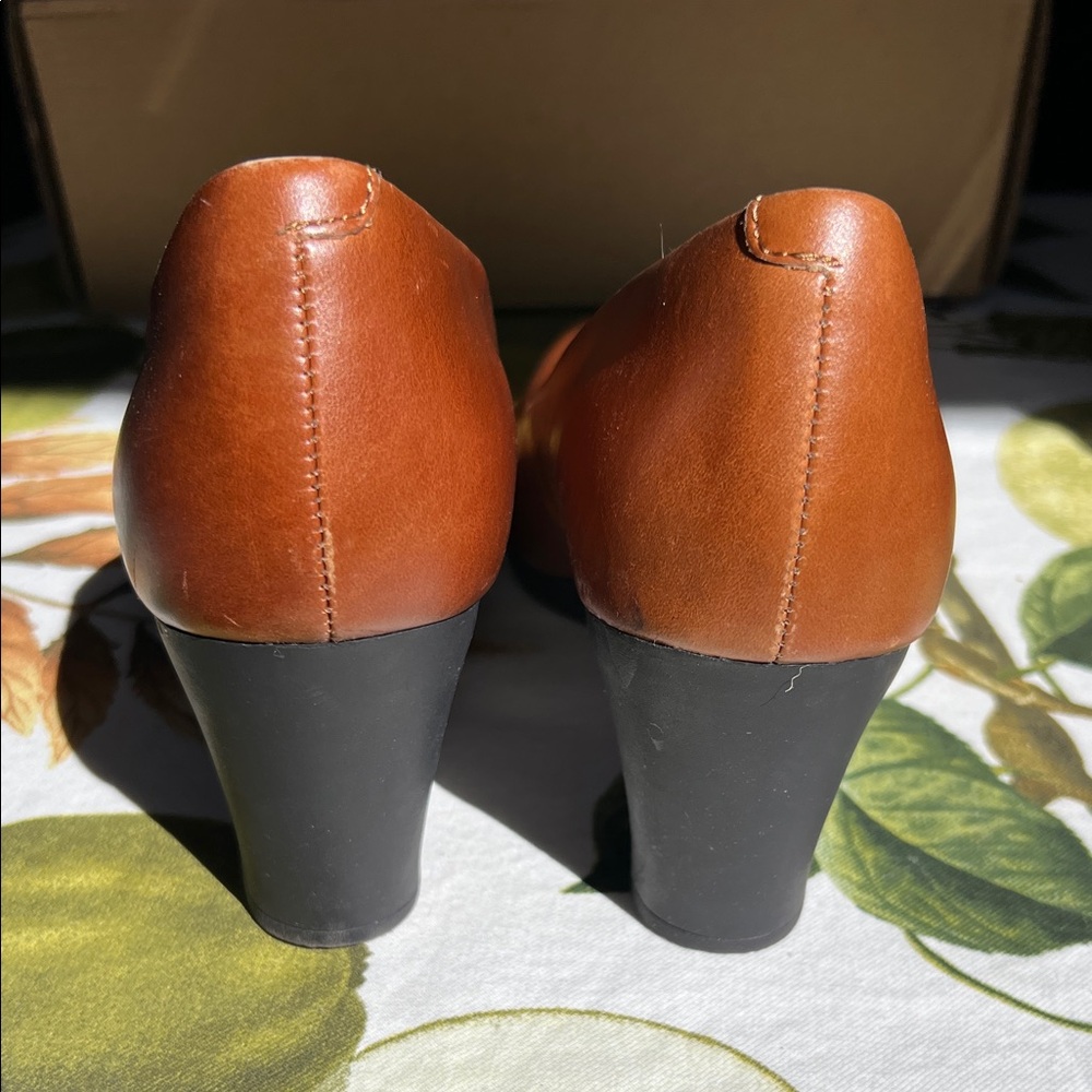 Sofft Comfort Pumps Brown Leather Heels 9.5 NIB - Picture 2 of 5